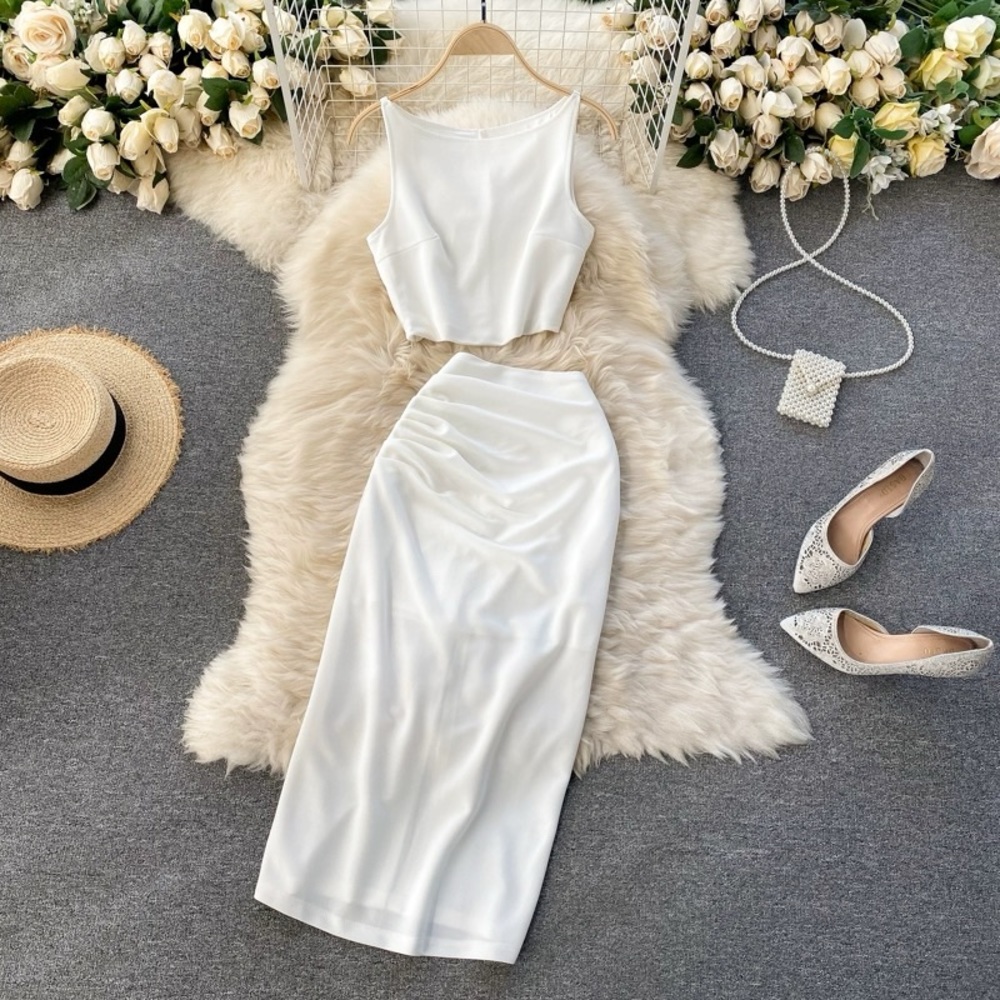 2 pcs set with crop top in white